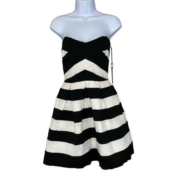 BCBG Max Azria Striped Fit And Flare Strapless Bandage Dress Size Medium M NWT - Picture 15 of 16